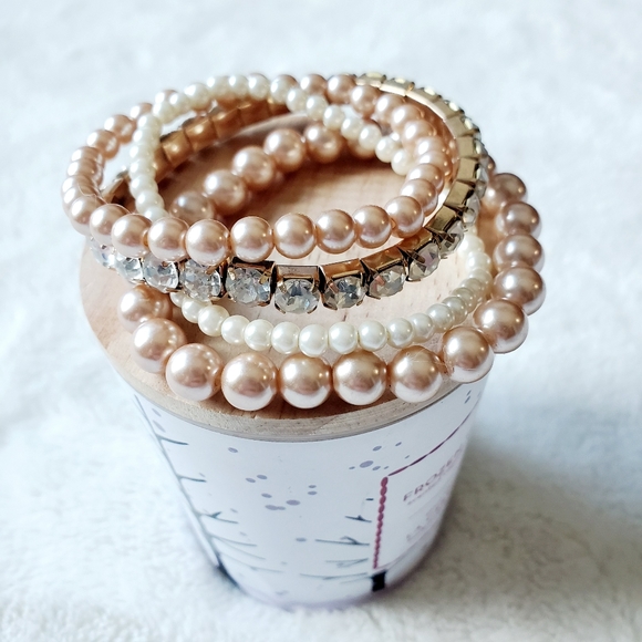 Jewelry - Pearl rhinestone bracelet bundle